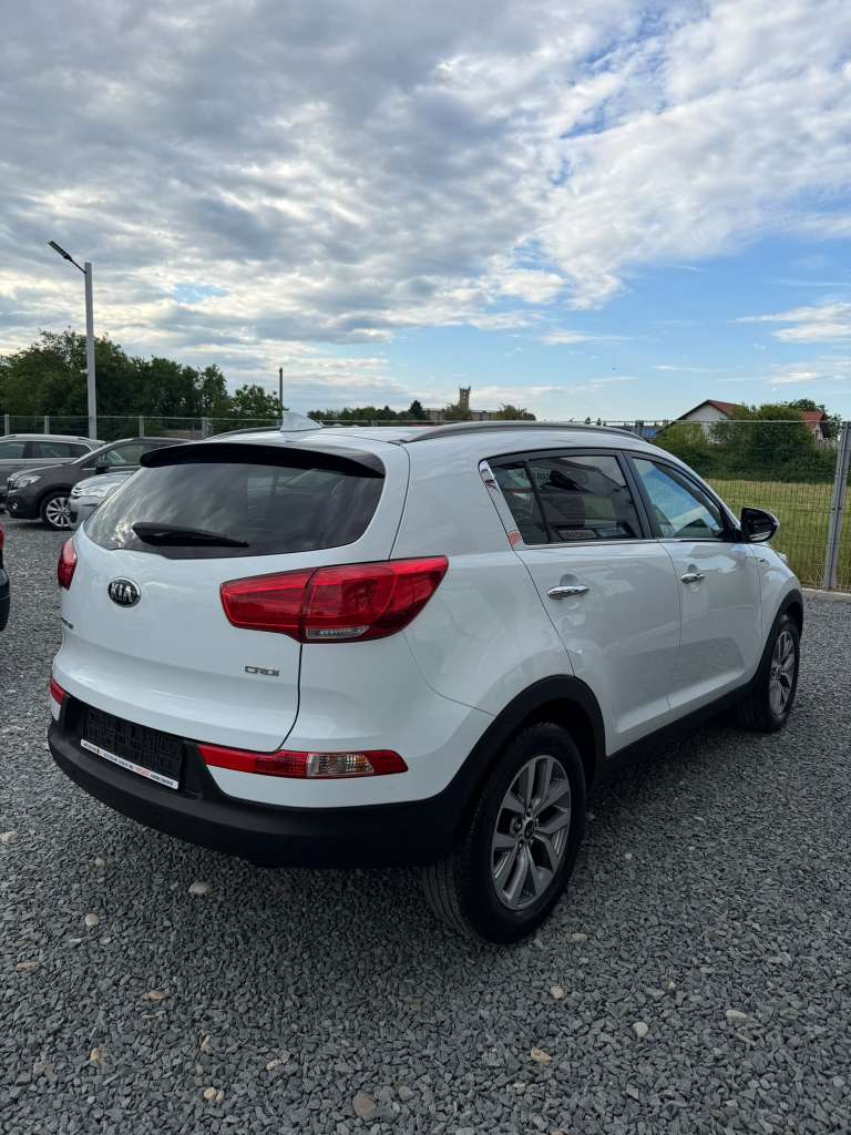 🚙 Kia Sportage 2.0 CRDi 136 CP 4x4 Origins Ultimate – Doar 119.000 KM✨ Punctul forte al acestui exemplar: ✅ Doar 119.000 km reali și verificabili - imagine 3