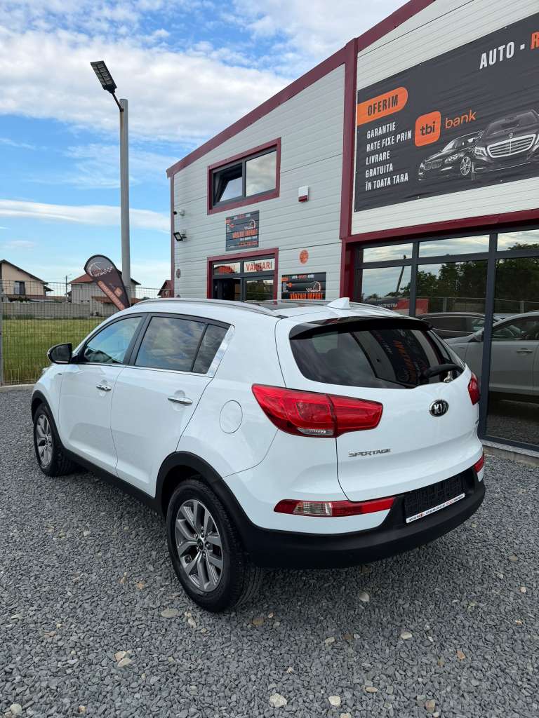 🚙 Kia Sportage 2.0 CRDi 136 CP 4x4 Origins Ultimate – Doar 119.000 KM✨ Punctul forte al acestui exemplar: ✅ Doar 119.000 km reali și verificabili - imagine 9