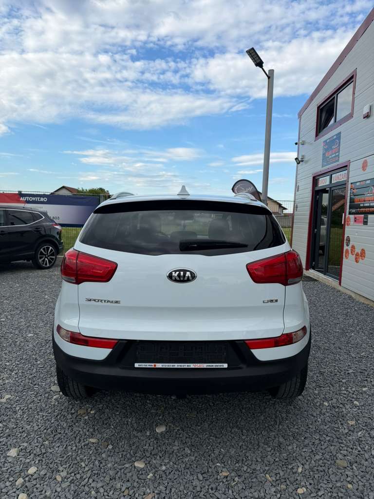 🚙 Kia Sportage 2.0 CRDi 136 CP 4x4 Origins Ultimate – Doar 119.000 KM✨ Punctul forte al acestui exemplar: ✅ Doar 119.000 km reali și verificabili - imagine 10
