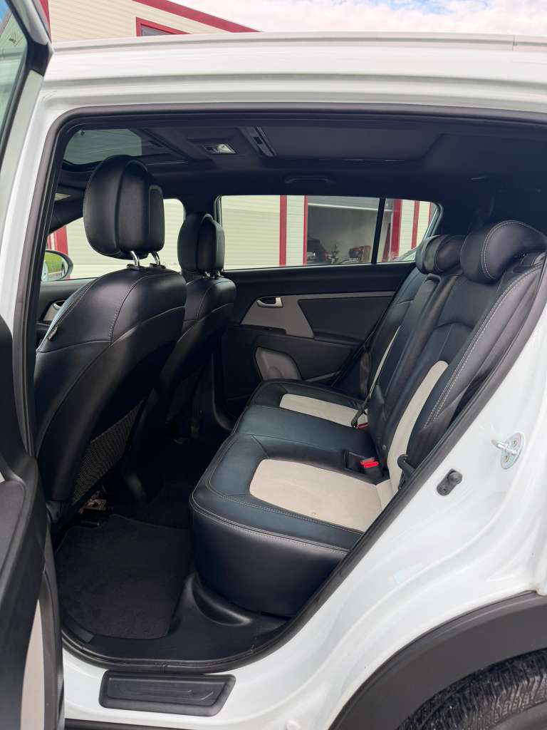 🚙 Kia Sportage 2.0 CRDi 136 CP 4x4 Origins Ultimate – Doar 119.000 KM✨ Punctul forte al acestui exemplar: ✅ Doar 119.000 km reali și verificabili - imagine 15